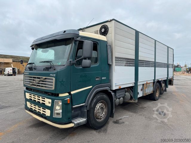 Cattle truck VOLVO FM9 380 6x2*4 Tiertransporter / Livestock