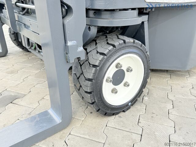 4-way forklift Combilift C3000CB GAS TRIPLEX 4900 POSITIONER TOP1