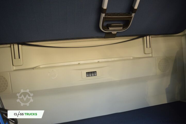 Standard tractor unit VOLVO FH 500 Globetrotter XL Varios
