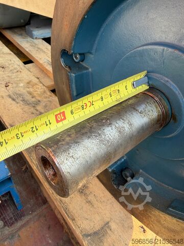 KSB Elektromotor 11kW 1460U/min 400/690V IM B35 3-phasig Silnik elektryczny KSB 11kW 1460rpm 400/690V IM B35 3-fazowy Silnik elektryczny KSB 11kW 1460rpm 400/690V IM B35 3-fazowy