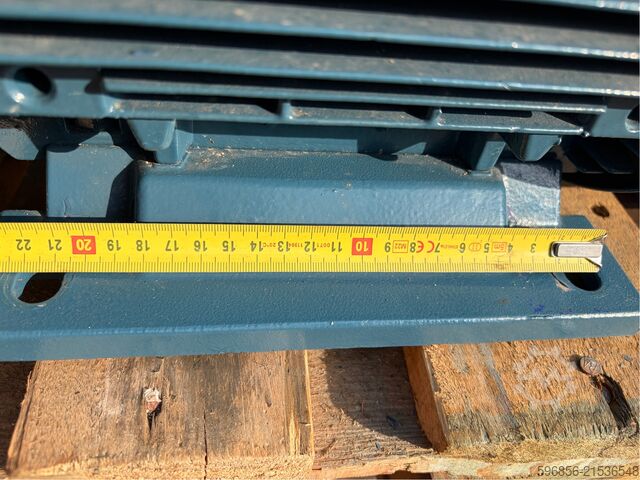 KSB Elektromotor 11kW 1460U/min 400/690V IM B35 3-phasig Silnik elektryczny KSB 11kW 1460rpm 400/690V IM B35 3-fazowy Silnik elektryczny KSB 11kW 1460rpm 400/690V IM B35 3-fazowy