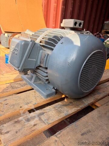 Elektromotor BBC GU180 M4AG 18,5 kW, 1460 U/min, 380/660V, Bauform IM B3 Silnik elektryczny BBC GU180 M4AG 18,5kW 1460rpm 380/660V IM B3 Silnik elektryczny BBC GU180 M4AG 18,5kW 1460rpm 380/660V IM B3