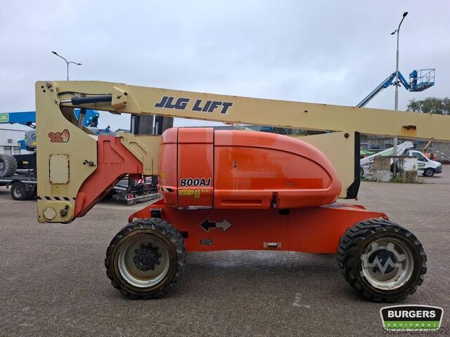 Articulated boom lift JLG 800AJ