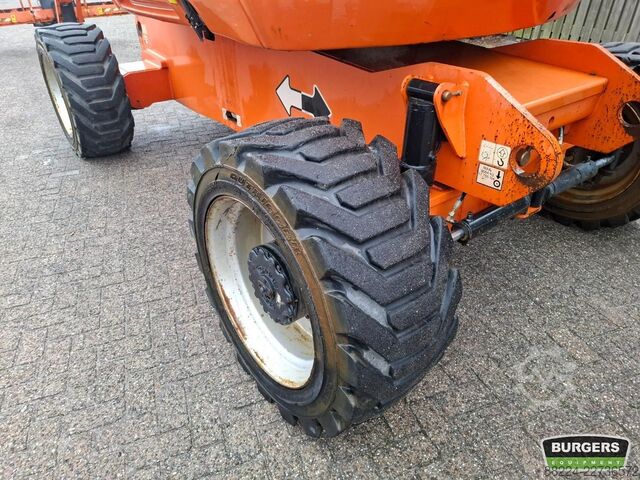 Articulated boom lift JLG 800AJ