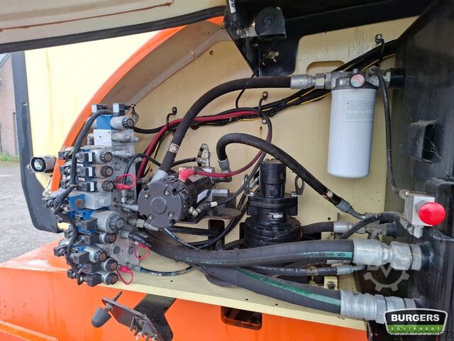 Articulated boom lift JLG 800AJ