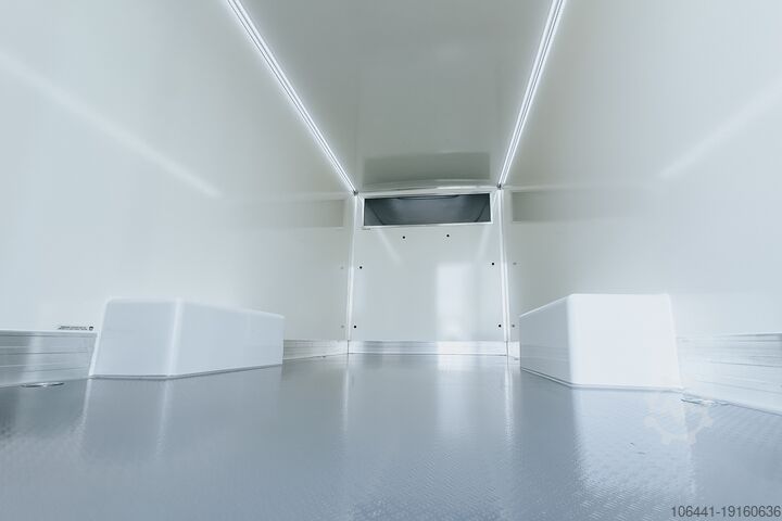 Transporter with suitcase Iveco IVECO Daily 35S18 Automatik