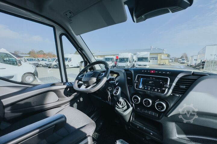 Transporter with suitcase Iveco IVECO Daily 35S18 Automatik