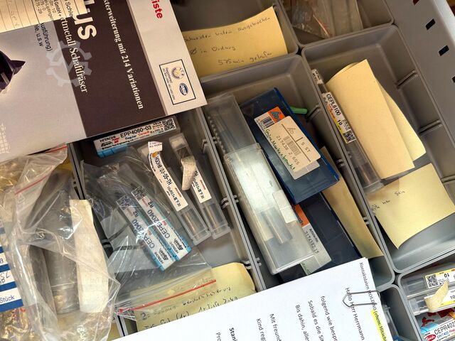 Werkstattschubladenschrank mit Inhalt PRECITOOL Workshop drawer cabinet with contents