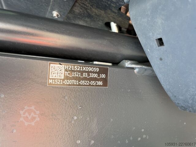 Electric 3-wheel forklift Linde E14-02