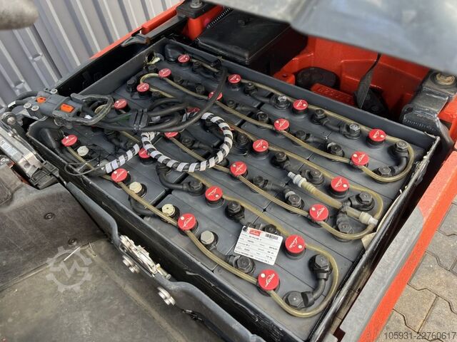 Electric 3-wheel forklift Linde E14-02