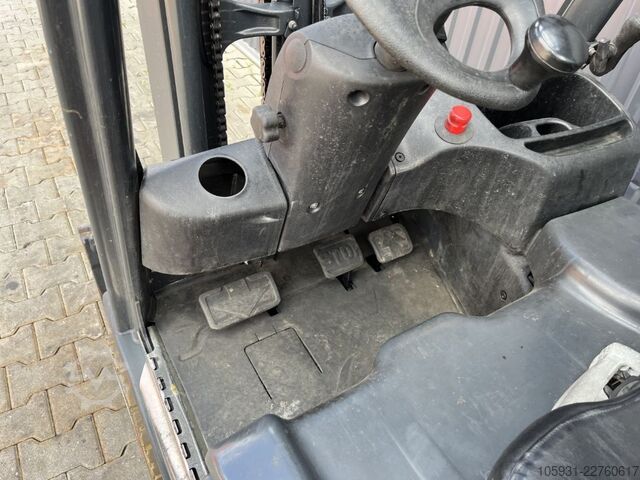 Electric 3-wheel forklift Linde E14-02