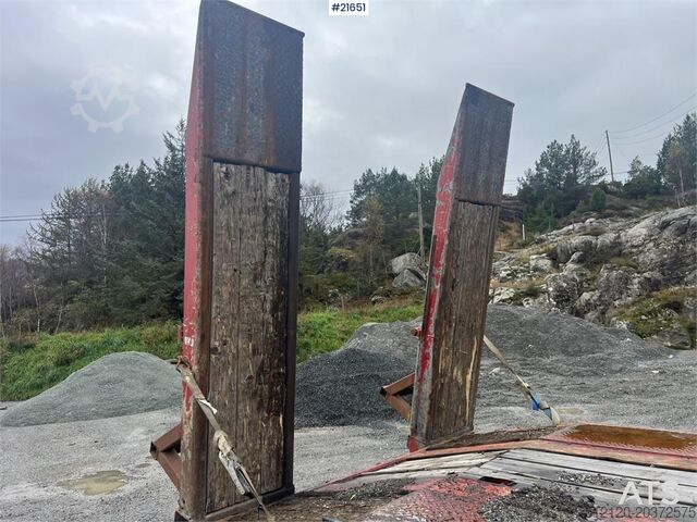 Low loader Damm 3 axle machine trailer w/ hydraulic driving bridge