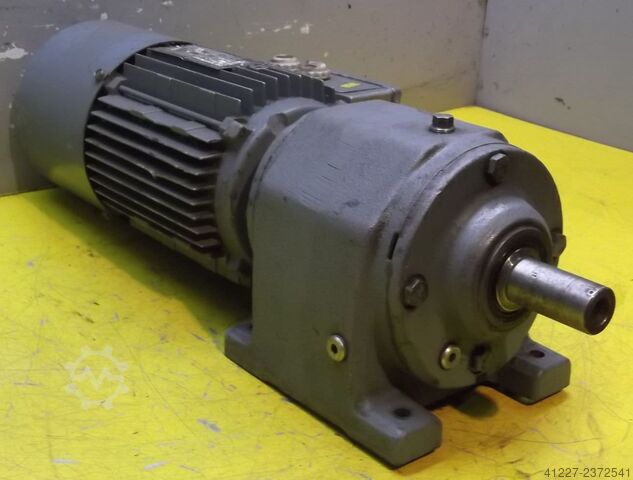 Gear motor 0.75 kW 72 rpm SEW-EURODRIVE R43DT80N4BM/HF