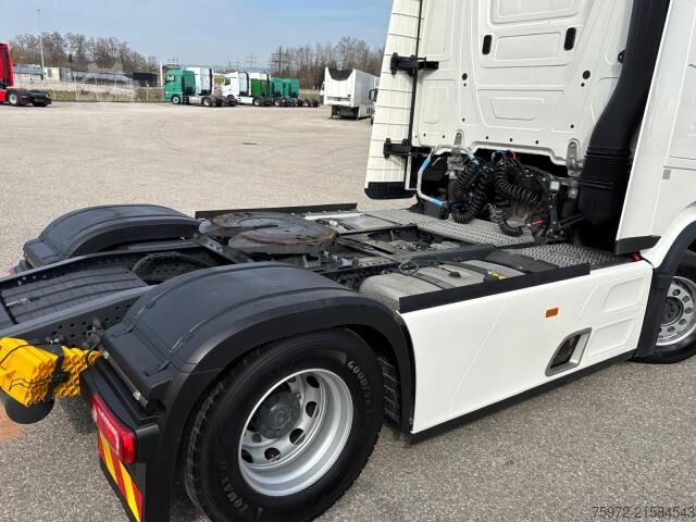 Standard tractor unit Actros 1851 LS