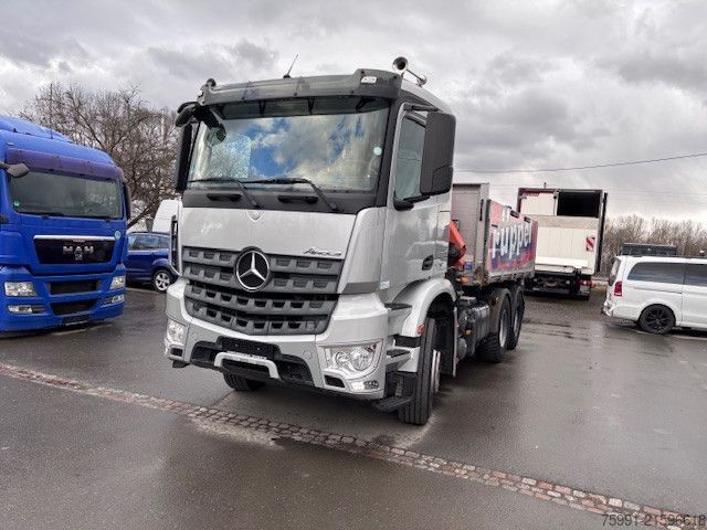 Dreiseitenkipper LKW MERCEDES-BENZ Arocs 4   6x4 Dreiseitenkipper mit Ladekran