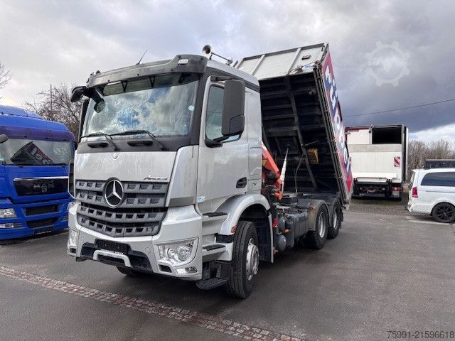 Dreiseitenkipper LKW MERCEDES-BENZ Arocs 4   6x4 Dreiseitenkipper mit Ladekran
