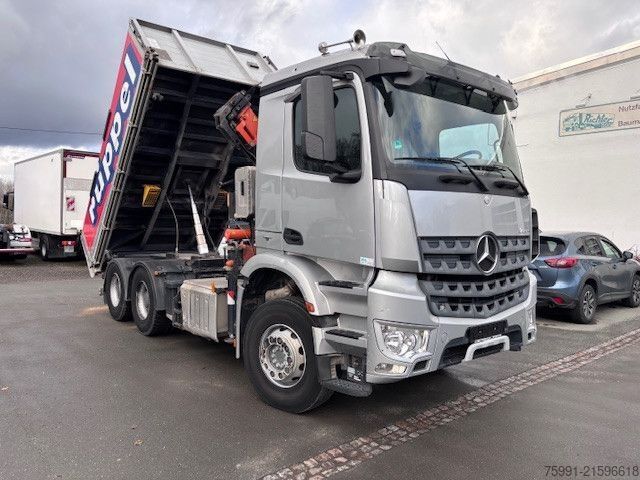 Dreiseitenkipper LKW MERCEDES-BENZ Arocs 4   6x4 Dreiseitenkipper mit Ladekran