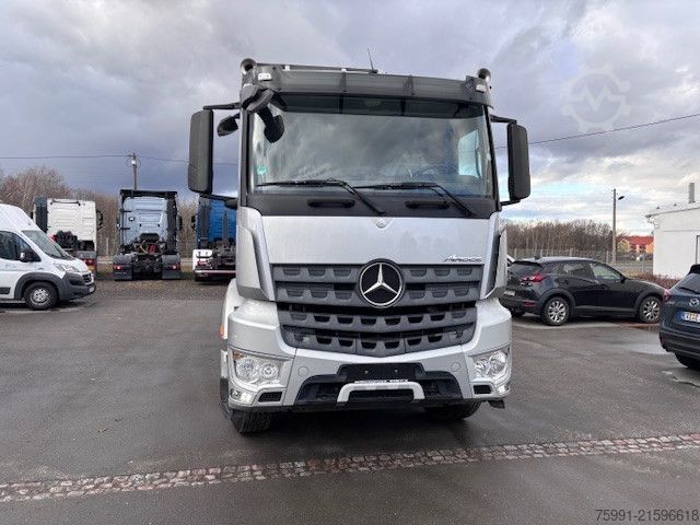 Dreiseitenkipper LKW MERCEDES-BENZ Arocs 4   6x4 Dreiseitenkipper mit Ladekran