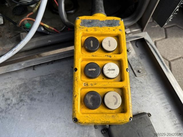 Open semitrailer with tarp DINKEL Gabelstapler-Transporter mit Rampe