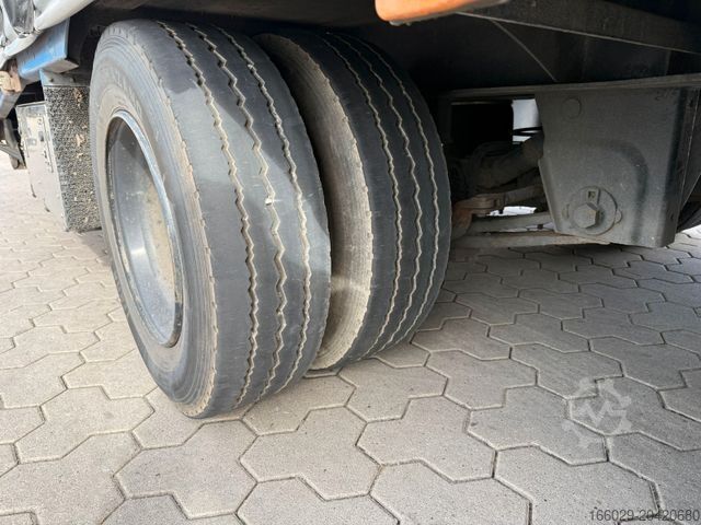 Open semitrailer with tarp DINKEL Gabelstapler-Transporter mit Rampe