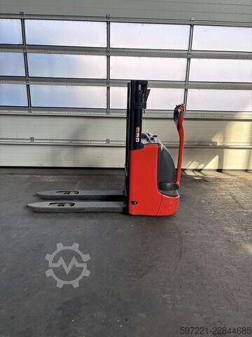 Pallet Stackers Fenwick L 12