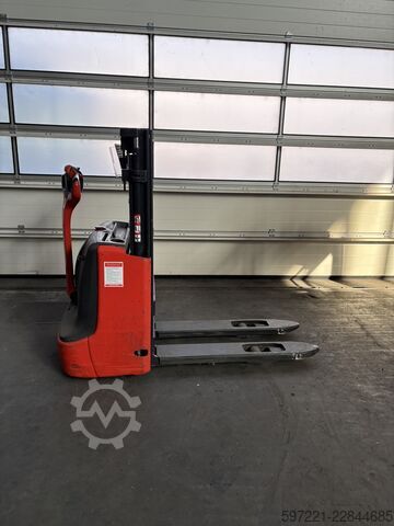 Pallet Stackers Fenwick L 12