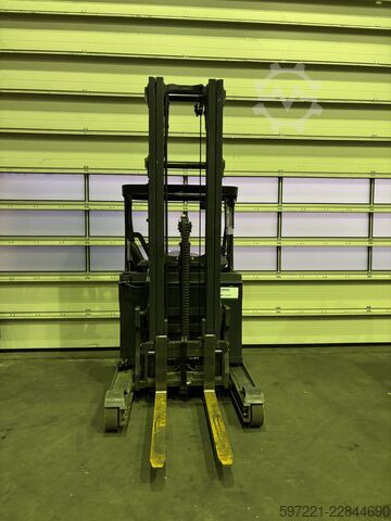 Reach Trucks Linde R14B-01