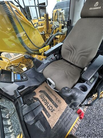 Komatsu HB215LC-3 Komatsu HB215LC-3