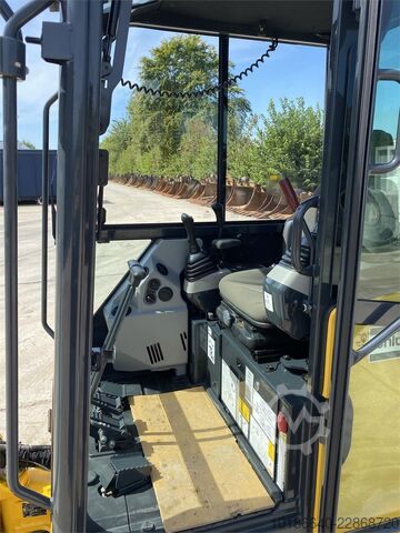 Komatsu PC17R-5 Komatsu PC17R-5