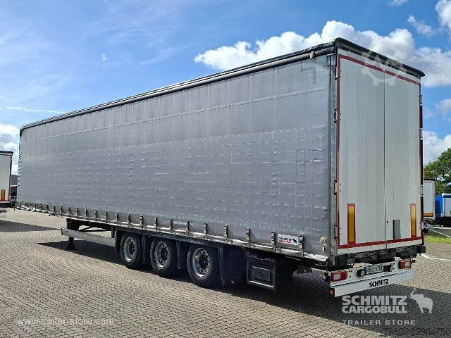 Auflieger mit Pritsche & Plane Schmitz Cargobull Curtainsider Mega Getränke