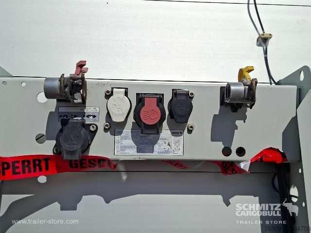 Auflieger mit Pritsche & Plane Schmitz Cargobull Curtainsider Mega Getränke