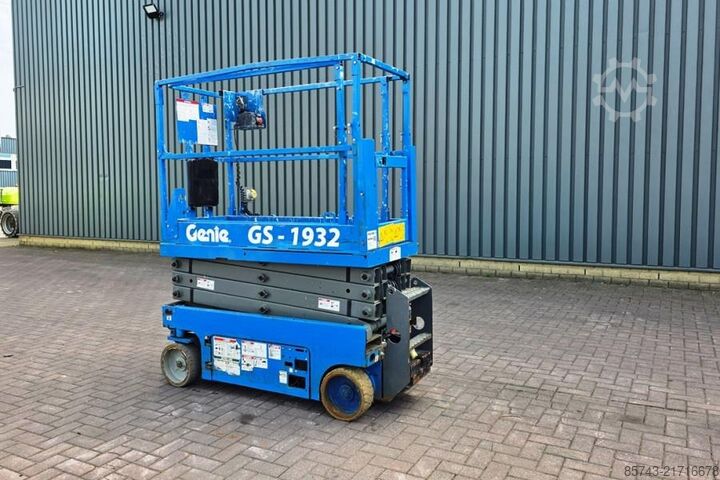 Scissor lift Genie GS1932 Electric, Working Height 7.8 m, 227kg Capac
