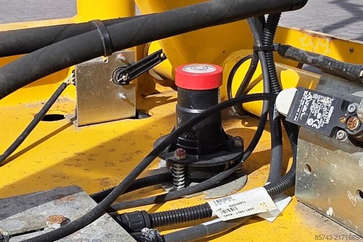 Scissor lift Haulotte Compact 8 Electric, 8.2m Working Height, 350kg Cap