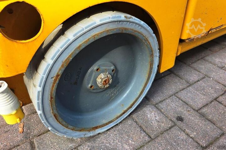 Scissor lift Haulotte Compact 8 Electric, 8.2m Working Height, 350kg Cap