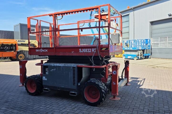 Scissor lift SkyJack SJ6832RT Diesel, 4x4 Drive, 11.6m Working Height,