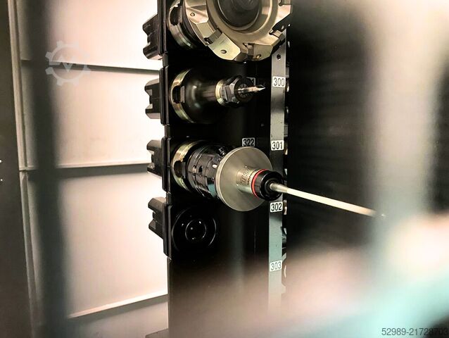 Vertical machining center MAKINO D500