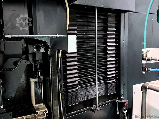 Vertical machining center MAKINO D500