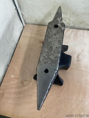 Amboss mit Rundhorn und Rechteckhorn, ; Amboss Nordddeutsche Form, Spitzhorn  160