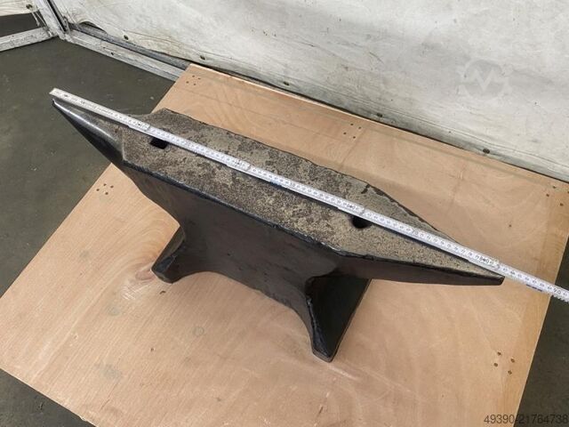 Amboss mit Rundhorn und Rechteckhorn, ; Amboss Nordddeutsche Form, Spitzhorn  160