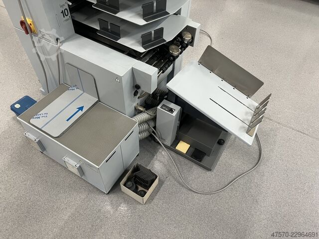 Zusammentragmaschine mit Rüttelstation Horizon VAC-100a + PJ-77R Collator with jogger