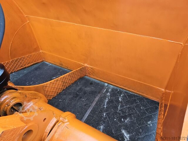 Material handler JB clamshell 5500 liter fuchs liebherr sennebogen mantsinnen