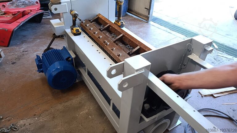 EPS shredder with ​dedust​ing unit Wieser Vorbrecher DV 1350-V