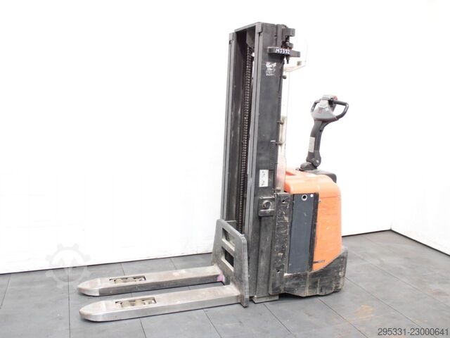 High Lift stacker BT SPE 160 L