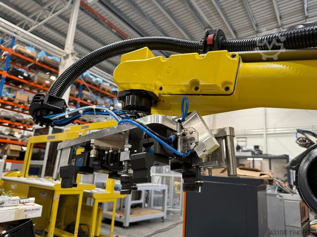 Industrial robot FANUC M-710iC/20L