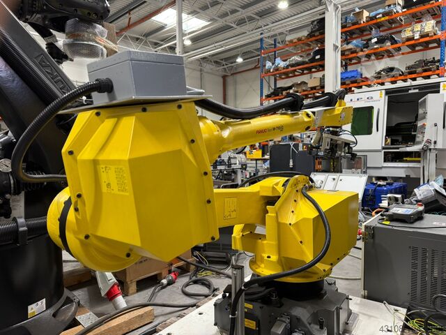 Industrial robot FANUC M-710iC/20L