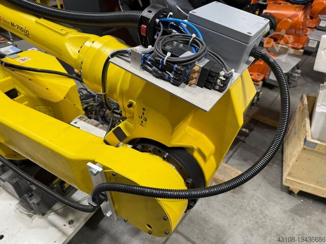 Industrial robot FANUC M-710iC/20L