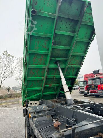 TRILATERAL TIPPING BODY RENAULT MIDLUM 160-210 2 ASSI 4X2