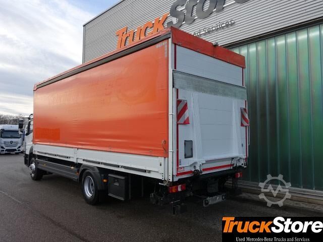 Flatbed truck with tarp Atego 1530 L