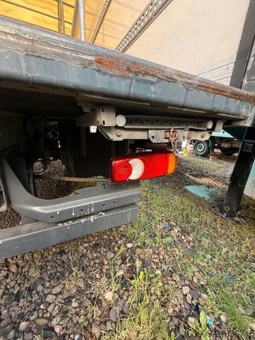 Box van DAF LF 210 PS , Schlafkabine, Möbeltransporter