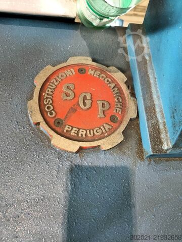 CORRUGATED SHEET METAL ROLL FORM. MACHIN SGP 